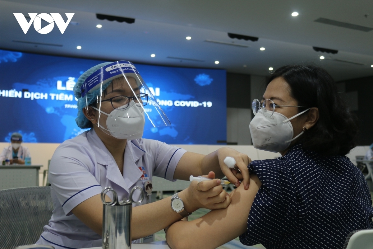 Bộ Y tế khuyến cáo có thể tiêm trộn 2 vaccine Moderna và Pfizer